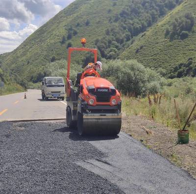 阿坝县大力推行机械化养护 全面消除道路安全隐患